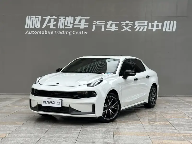 Lynk & Co 03