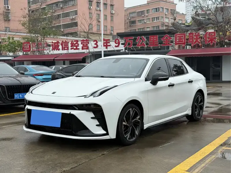 Lynk & Co 03