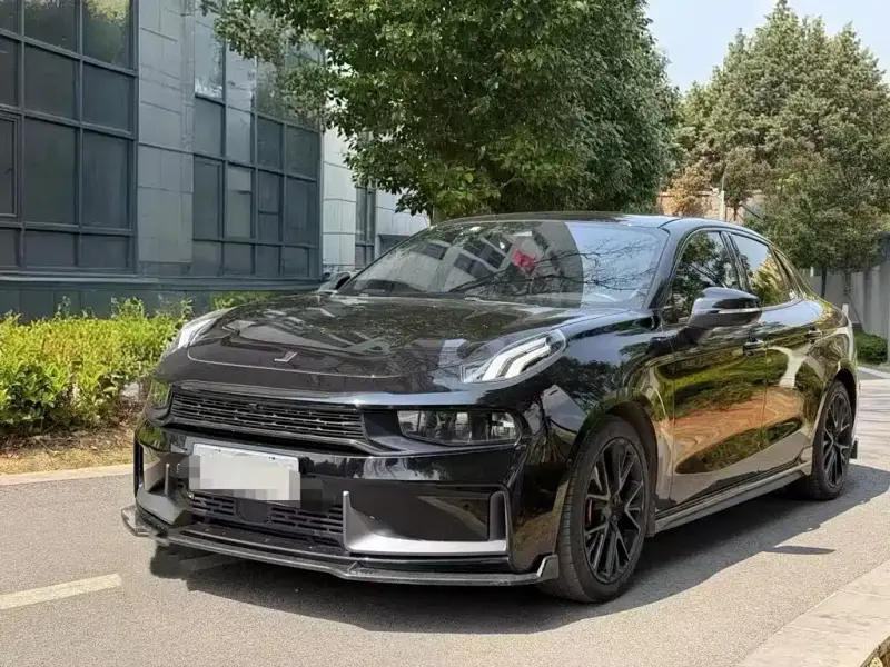 Lynk & Co 03