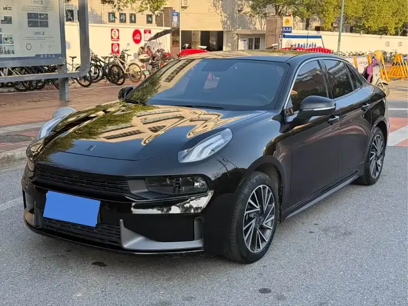 Lynk & Co 03