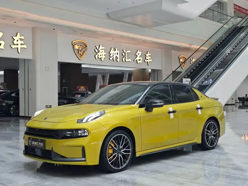 Lynk & Co 03