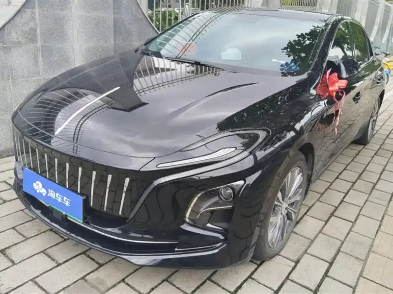 Hongqi E-QM5