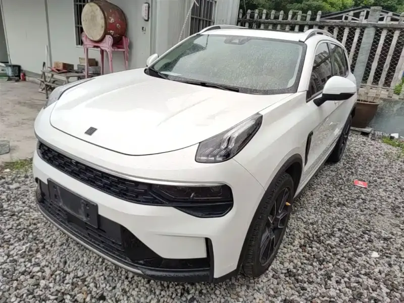 Lynk & Co 01