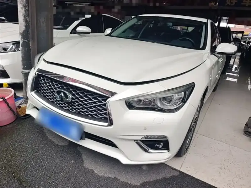 Infiniti Q50L