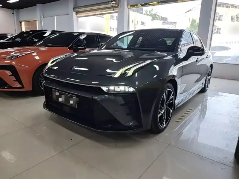 Lynk & Co 03