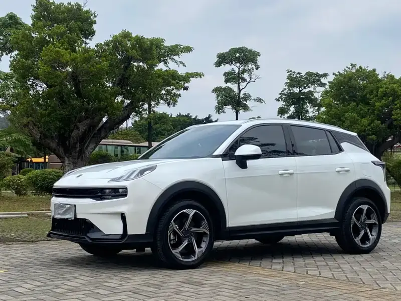 Lynk & Co 06