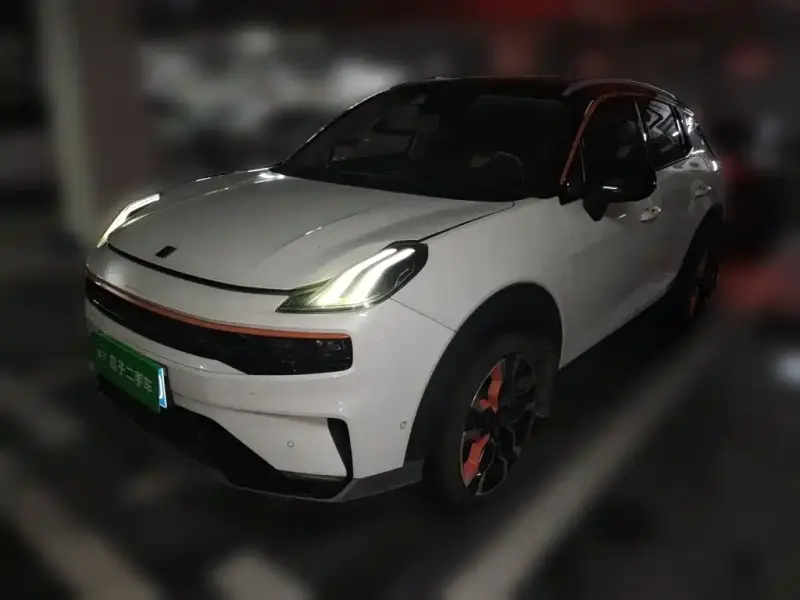 Lynk & Co 06
