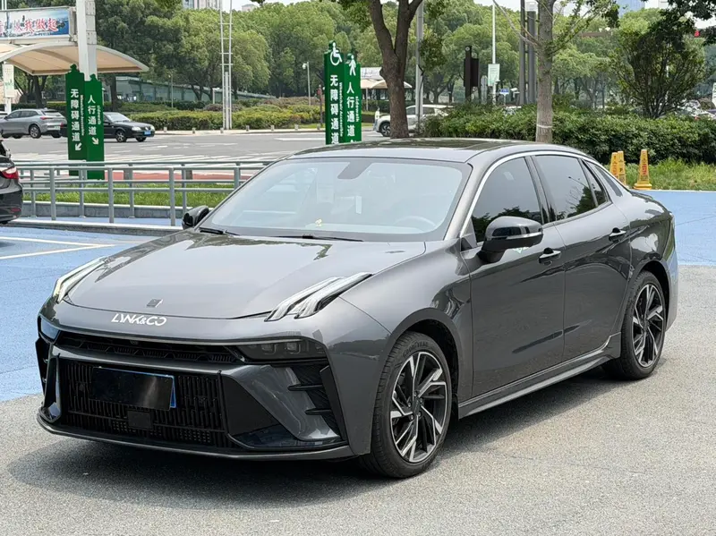 Lynk & Co 03