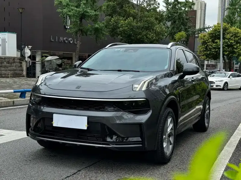 Lynk & Co 01