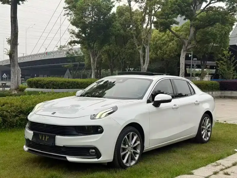 Lynk & Co 03