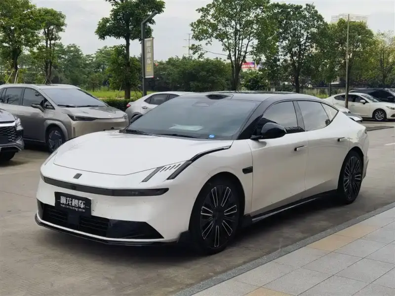 Lynk & Co 10