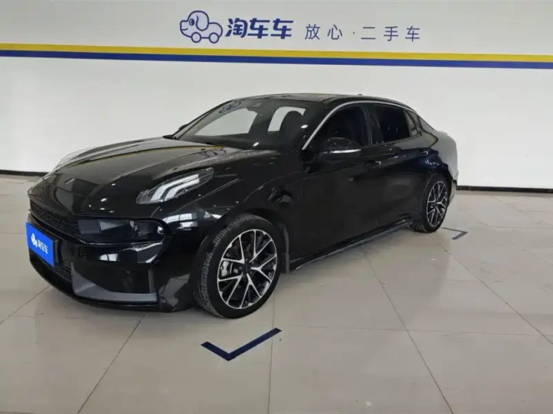 Lynk & Co 03