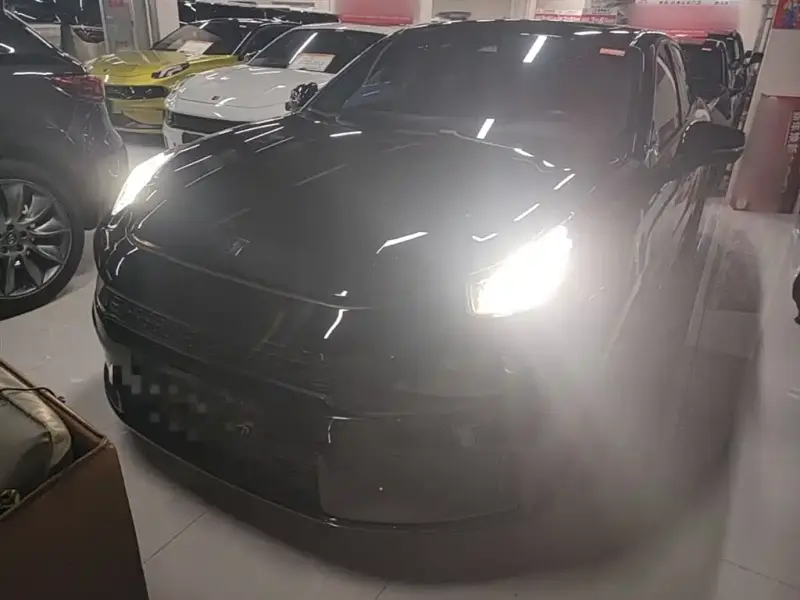Lynk & Co 03