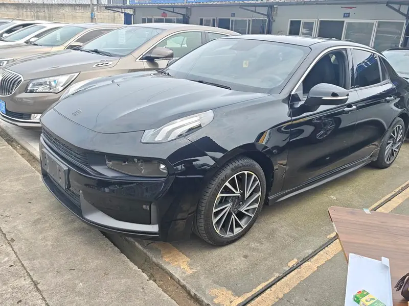 Lynk & Co 03