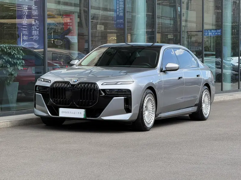 BMW i7