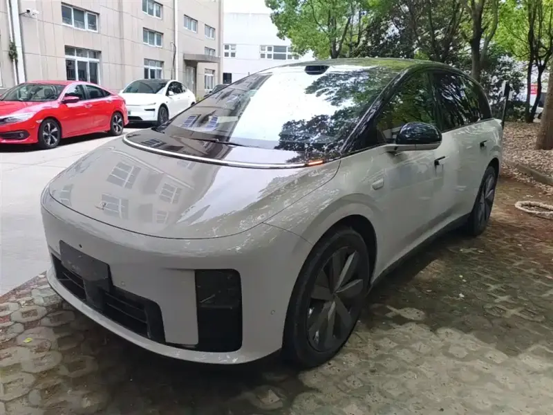 Li Auto i8