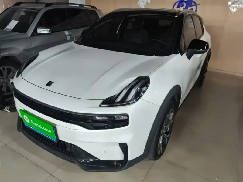 Lynk & Co 06