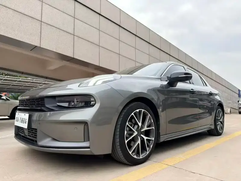 Lynk & Co 03