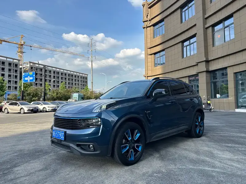 Lynk & Co 01