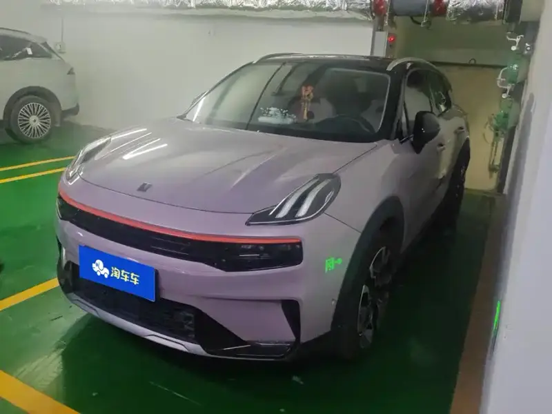 Lynk & Co 06