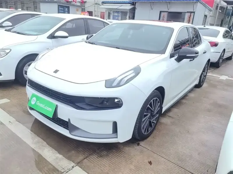 Lynk & Co 03