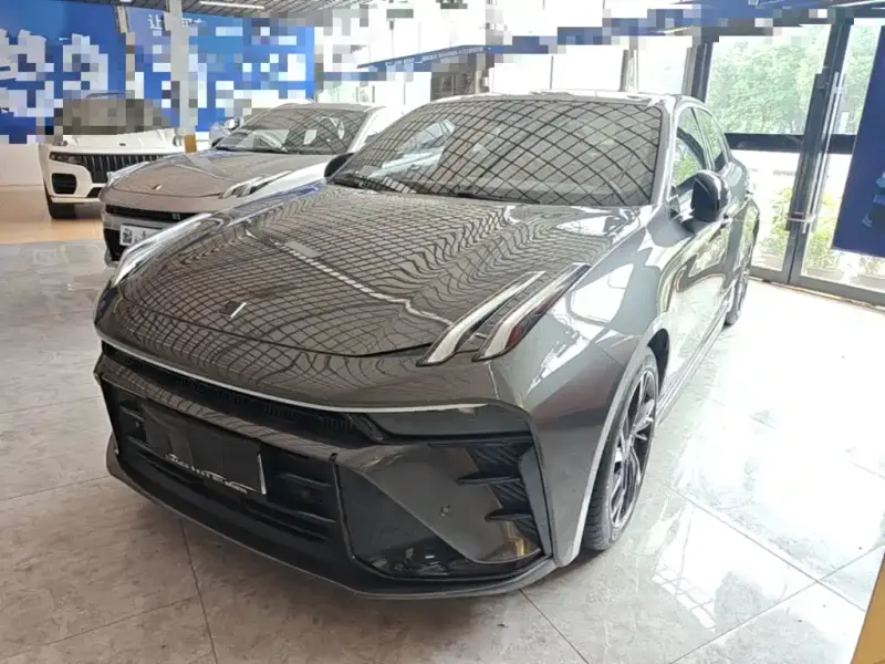 Lynk & Co 03