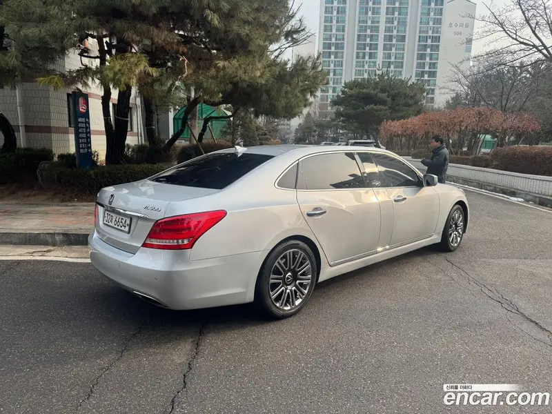 Hyundai Equus