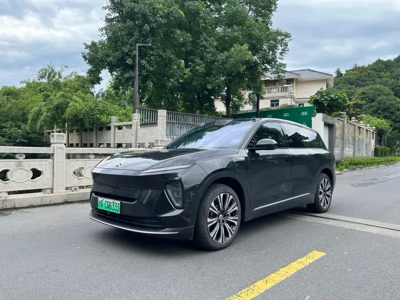 NIO ES8
