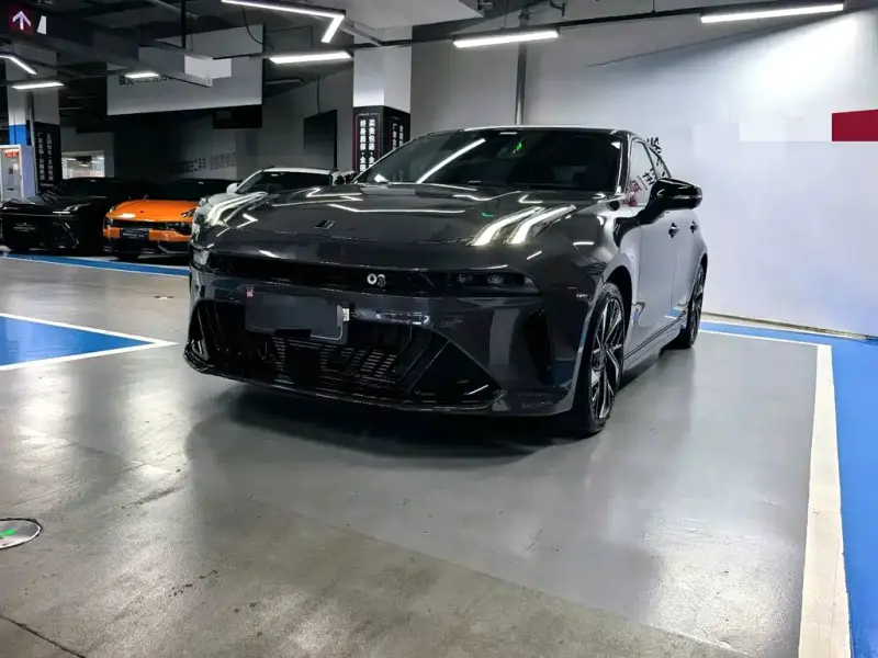 Lynk & Co 03