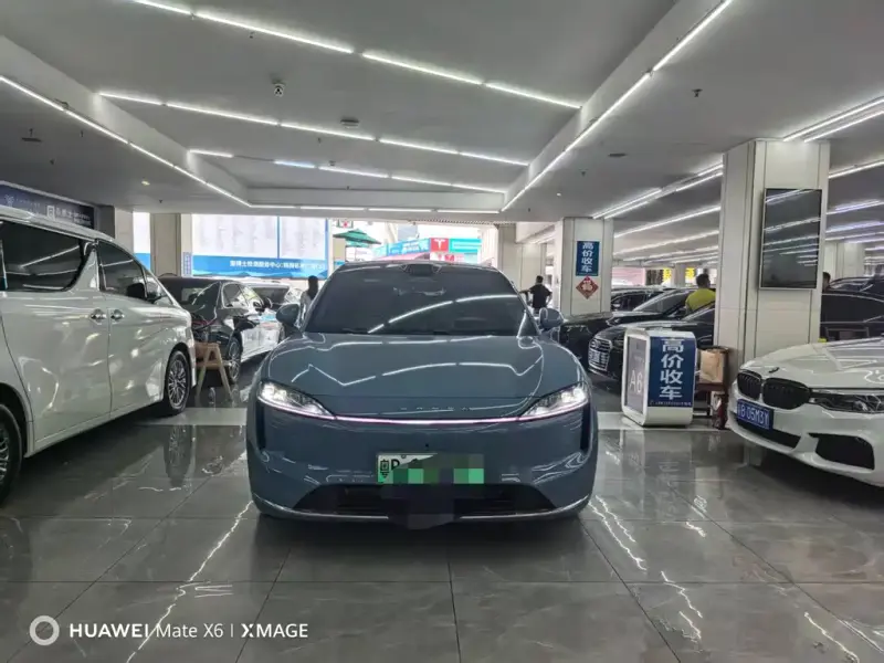 Luxeed Zhijie R7