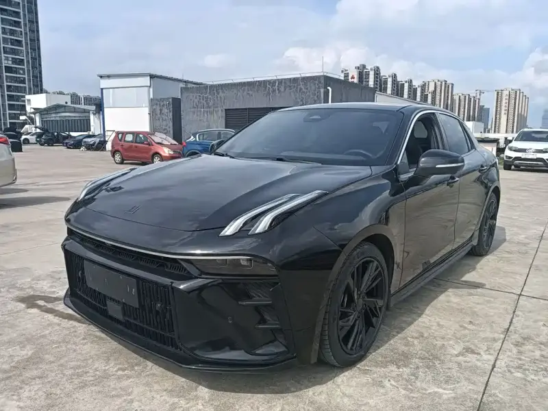 Lynk & Co 03