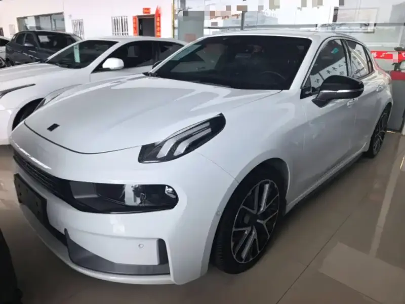 Lynk & Co 03