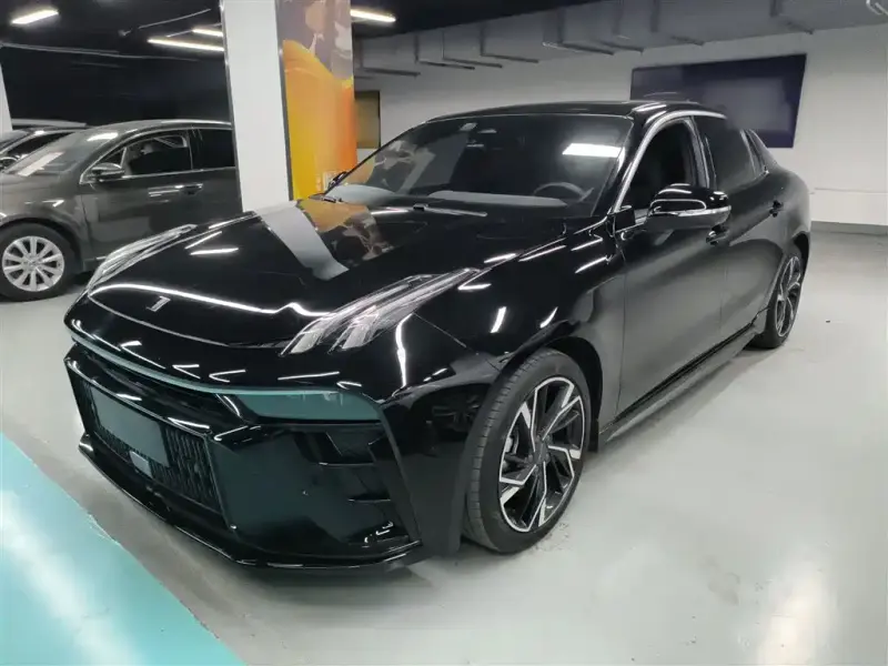 Lynk & Co 03