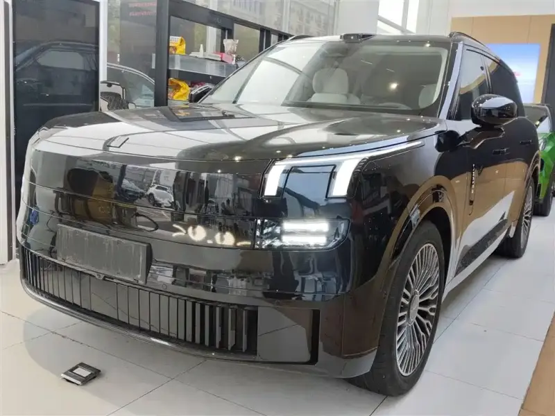 Lynk & Co 900
