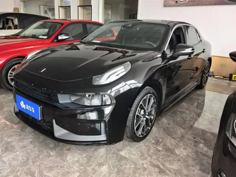 Lynk & Co 03