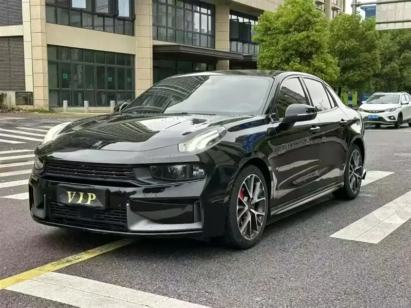 Lynk & Co 03