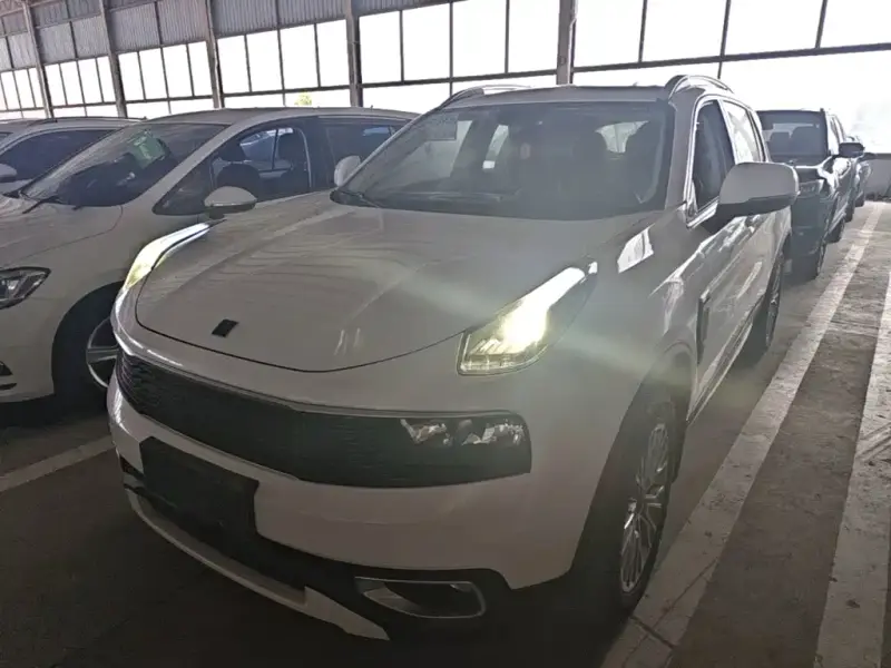 Lynk & Co 01