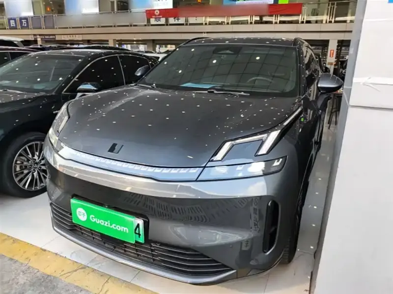Lynk & Co 08 EM-P
