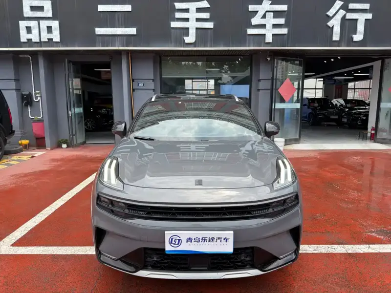 Lynk & Co 06