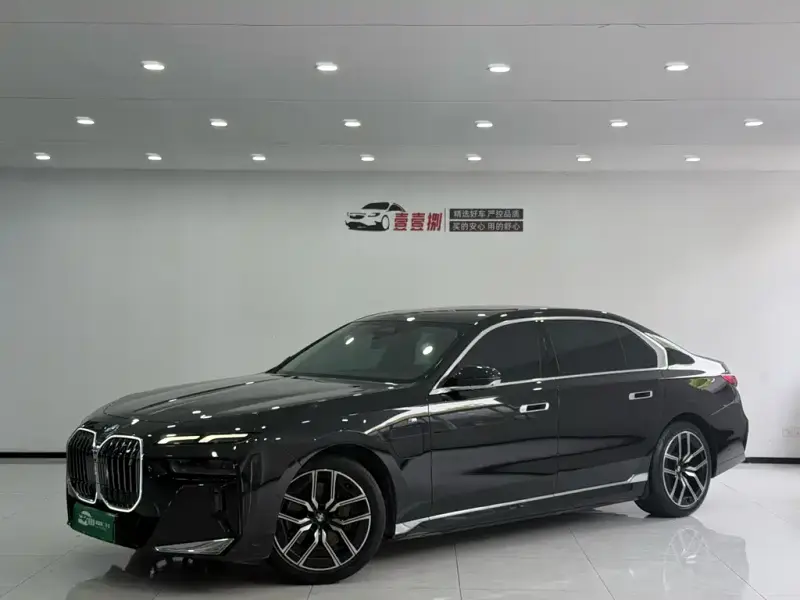 BMW i7