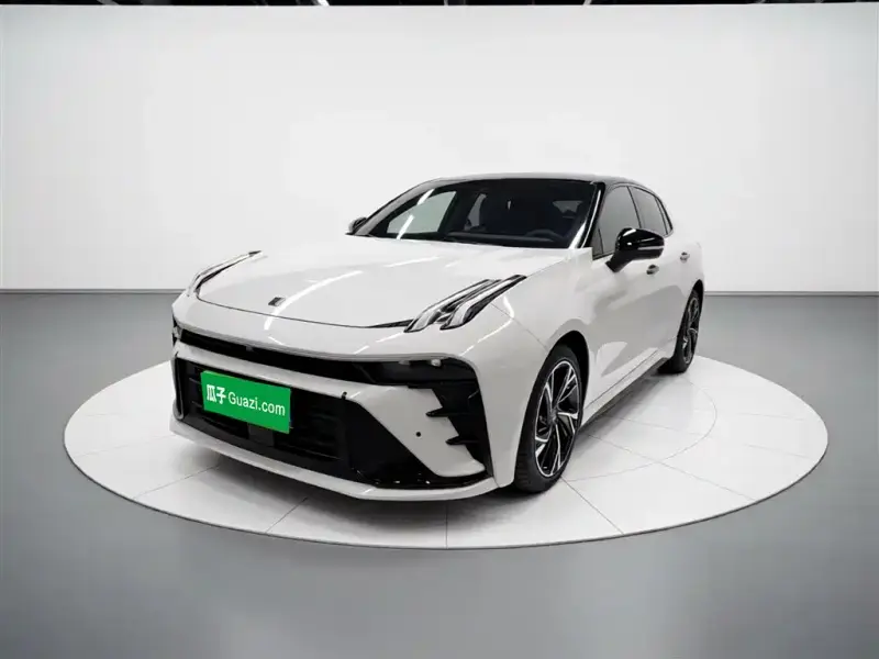 Lynk & Co 03