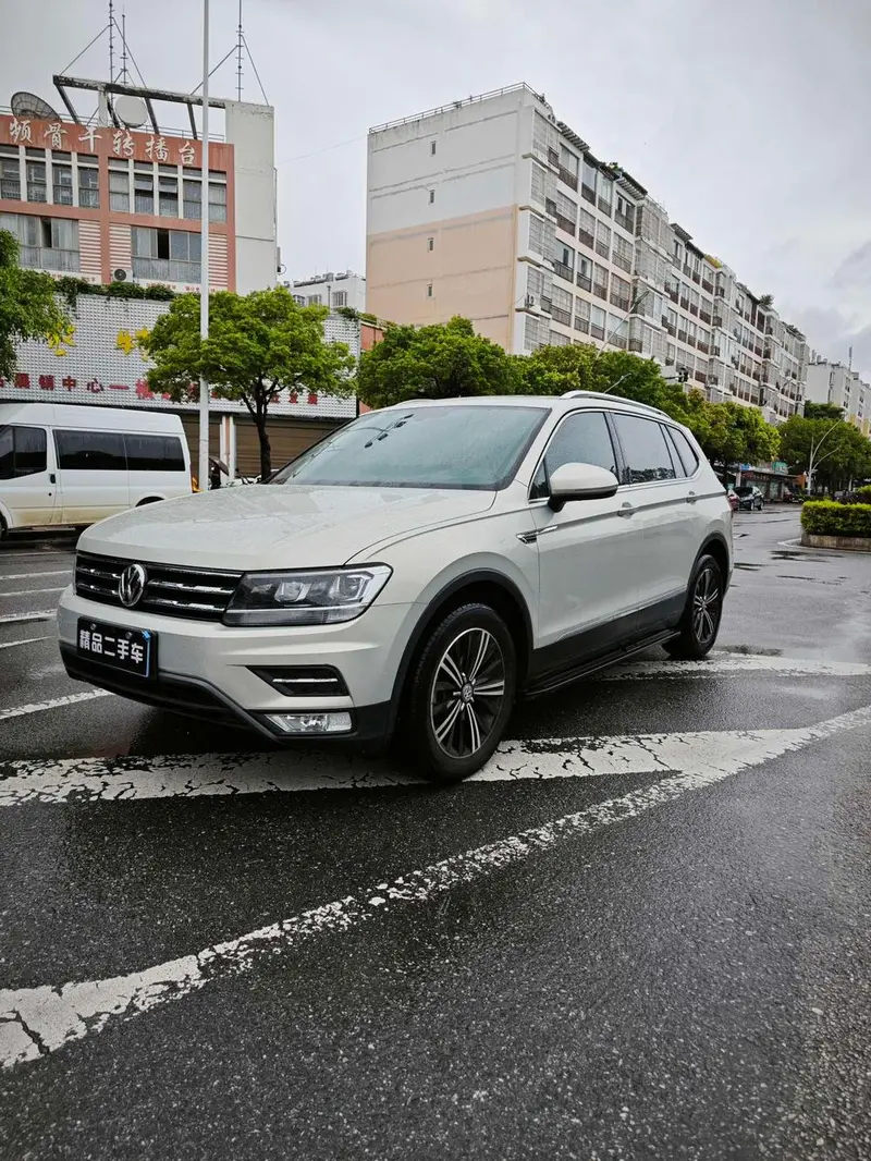 Volkswagen Tiguan L