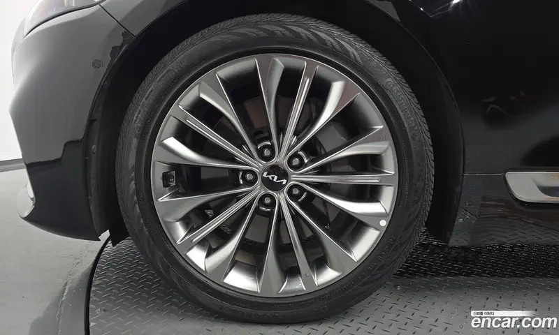 Kia Quoris (K9)