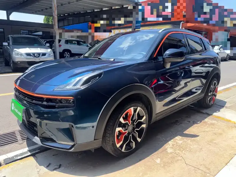 Lynk & Co 06