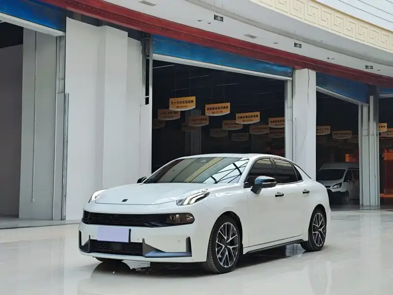 Lynk & Co 03