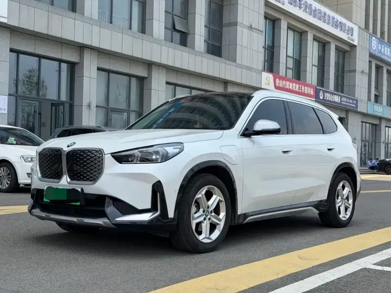 BMW iX1