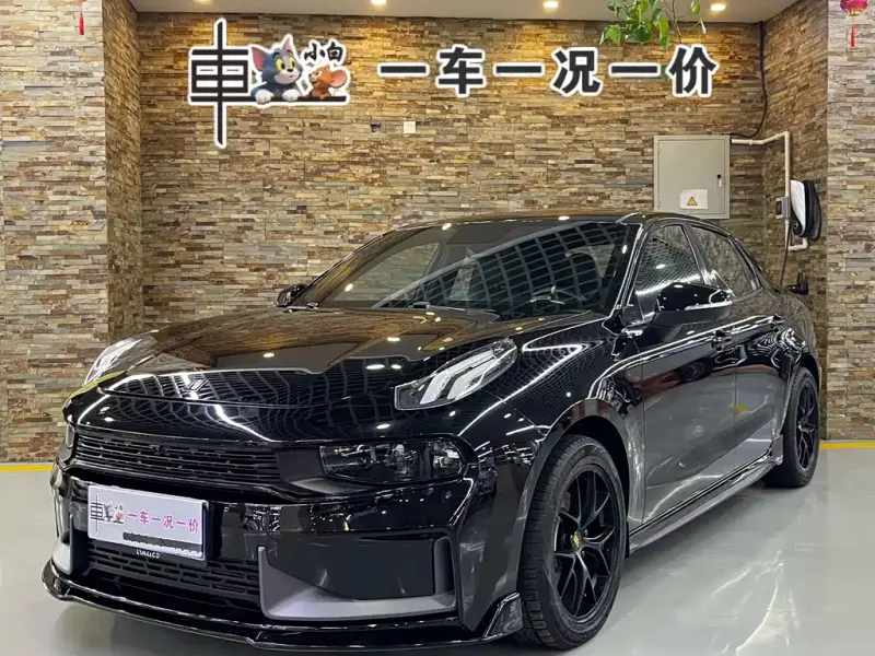 Lynk & Co 03