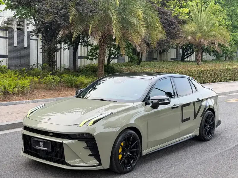 Lynk & Co 03