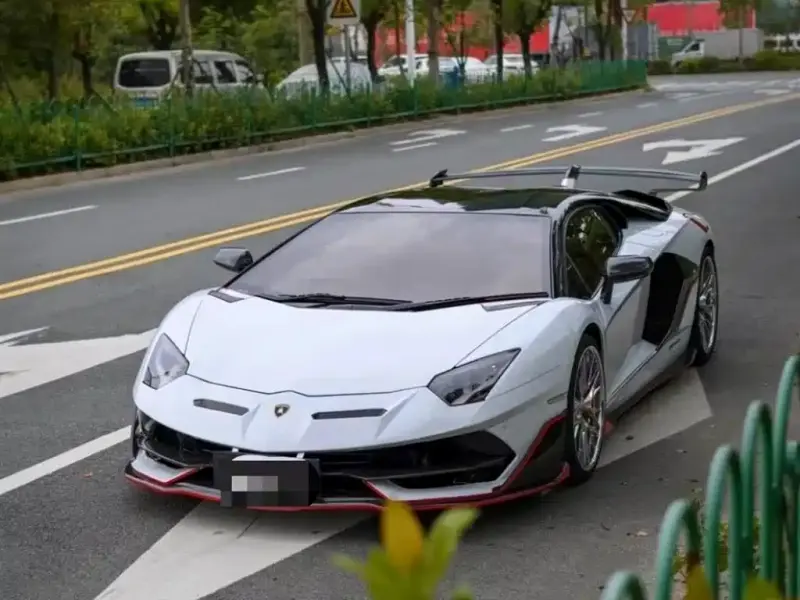 Lamborghini Aventador