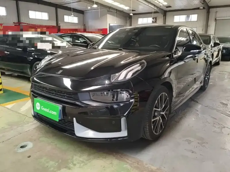 Lynk & Co 03